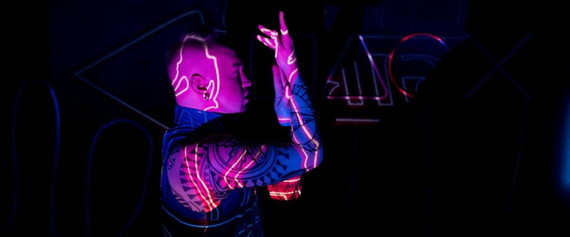 The Fusion of Techno and House Music: Exploring Origins, Sub-Genres, Production, Culture, Events, and Top Artists