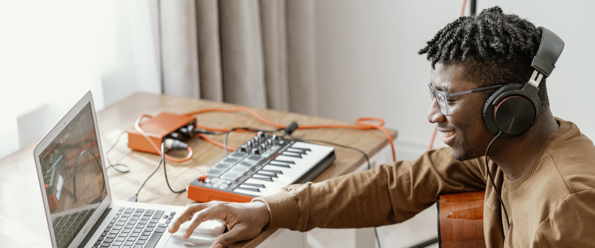 A Comprehensive Look at Software Programs and DAWs for House Music Production