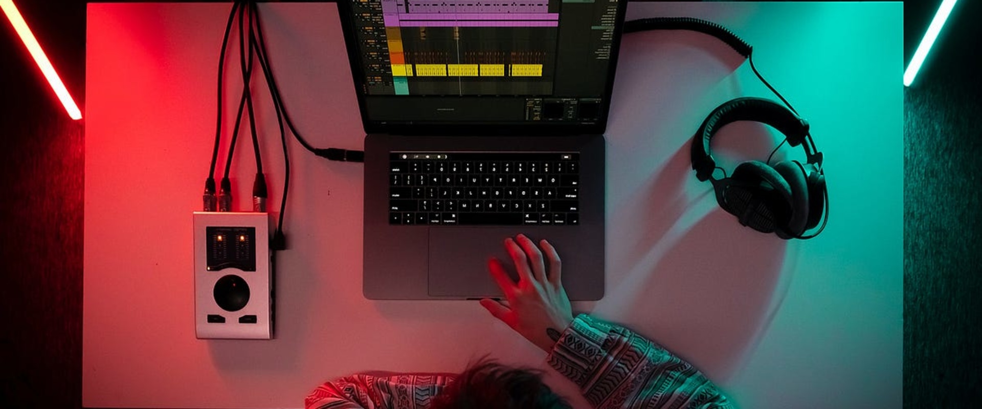 Creating a Cohesive Mix: The Ultimate Guide to House Music Production