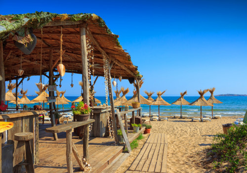 The Unique Atmosphere of House Music on the Water or at the Beach