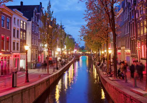 Exploring the Vibrant House Music Scene at De School in Amsterdam